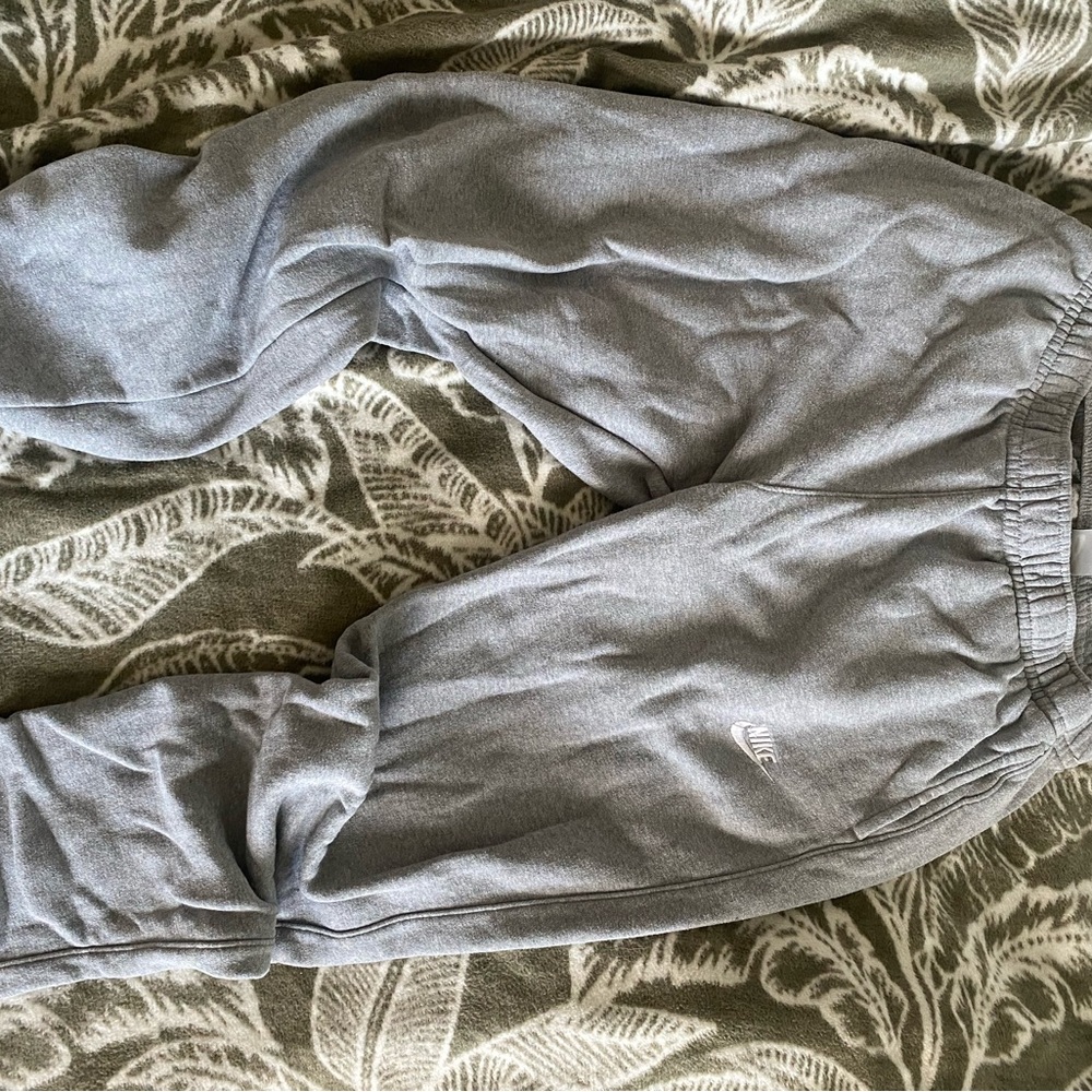 Grey Nike sweatpants woman’s large